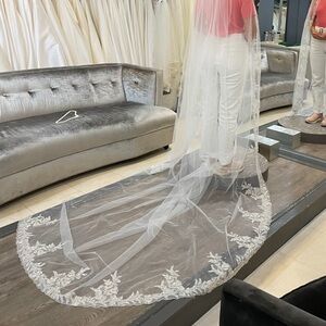 Cathedral Wedding Veil - MillaNova (Veil Peyton)